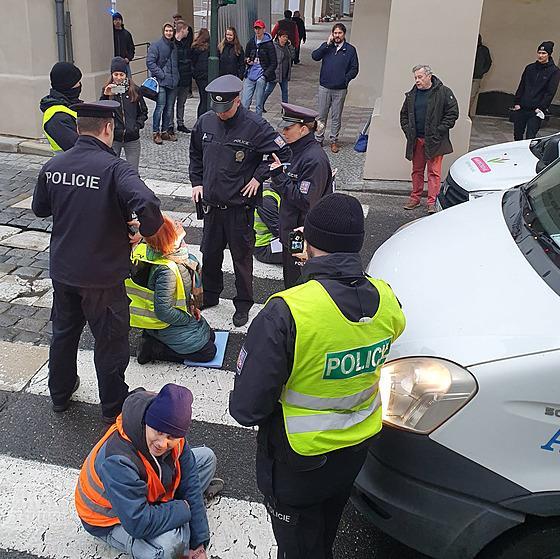 捷克队屠杀白俄罗斯，斩获关键三分