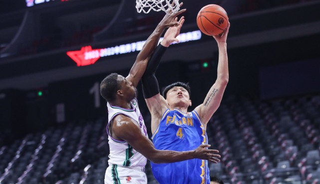 黄蜂全队发挥出色，联手战胜西部劲旅