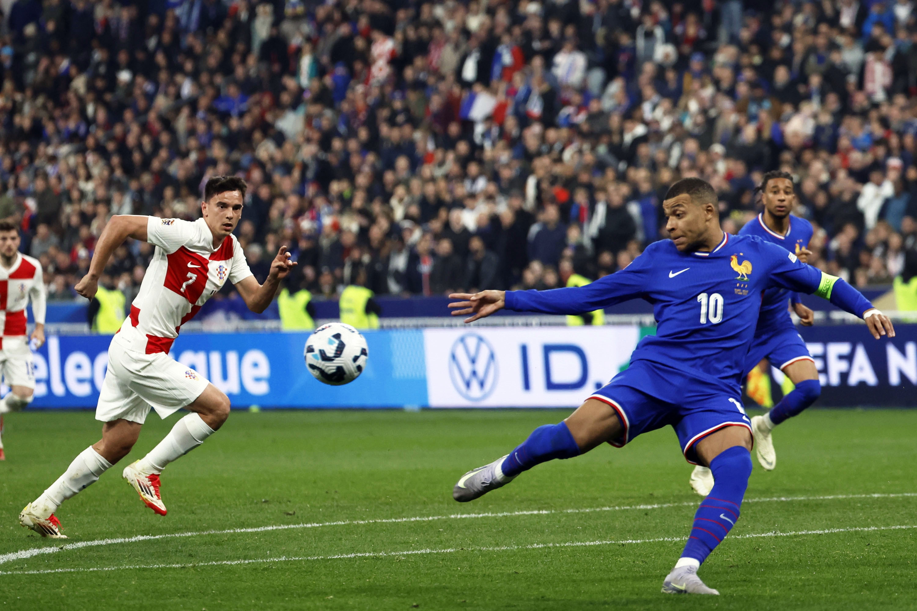 欧国联强强对话，掀起一场足球盛宴的简单介绍